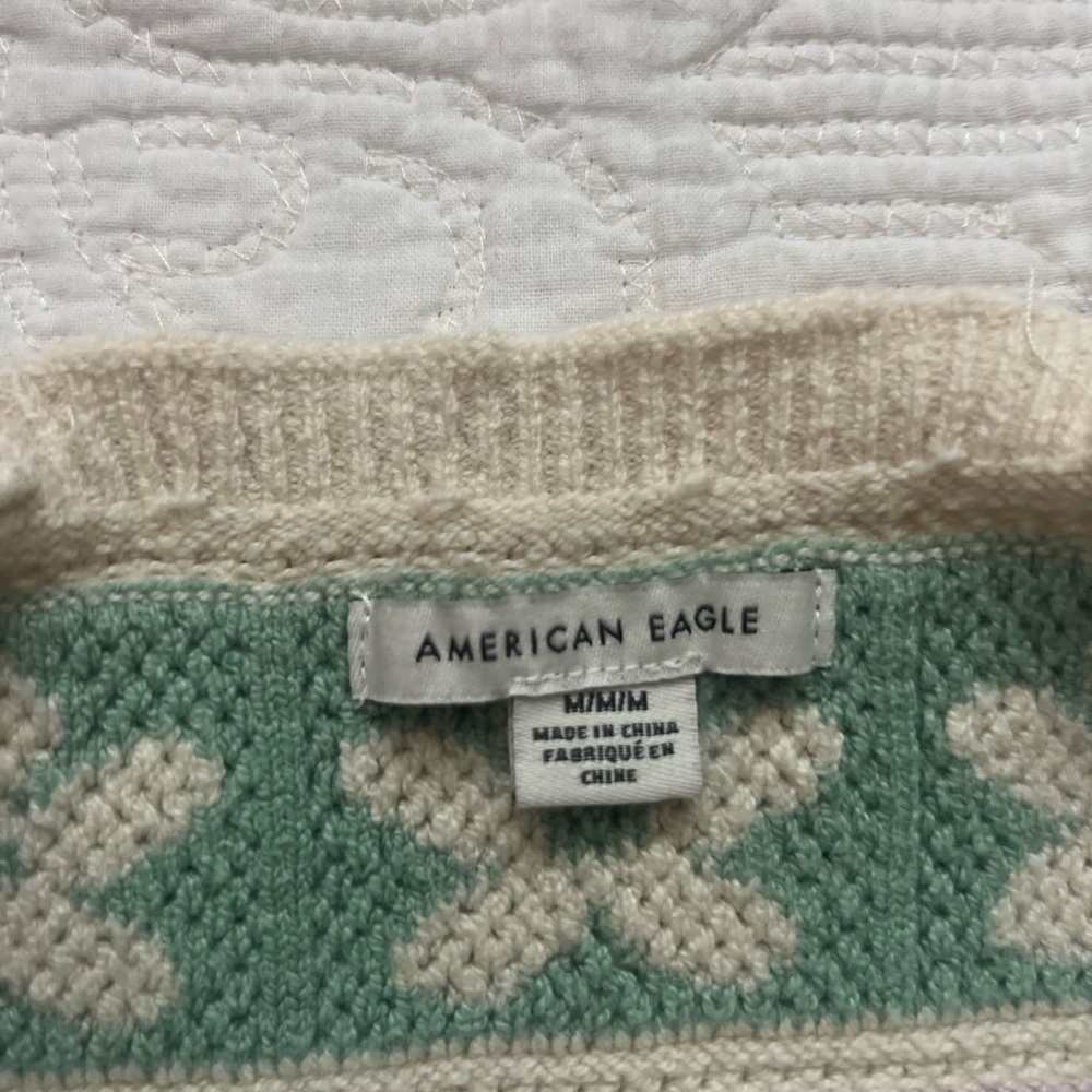 American Eagle Floral Patterned Cream Sweater Tank size Medium - Picture 3 of 3